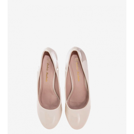 Klassiske beige pumps i lakkert skinn AM422