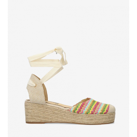 Flerfargede sandaler i raffia-stil med kilehæl. AM5757