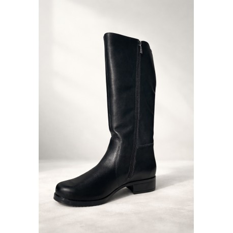 Lange schwarze Winterstiefel aus Leder mit Wolle. 56835
