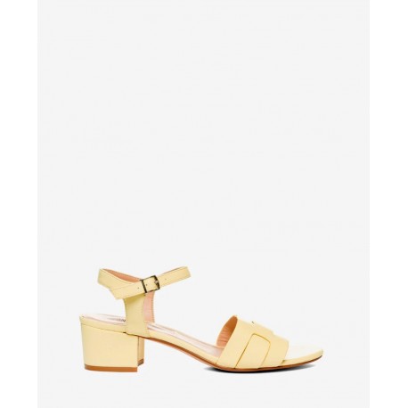 Dzeltenas mīksta materiāla sandales. AM5695
