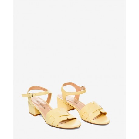 Dzeltenas mīksta materiāla sandales. AM5695