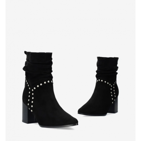 High cowboy boot in black faux suede. AM6002