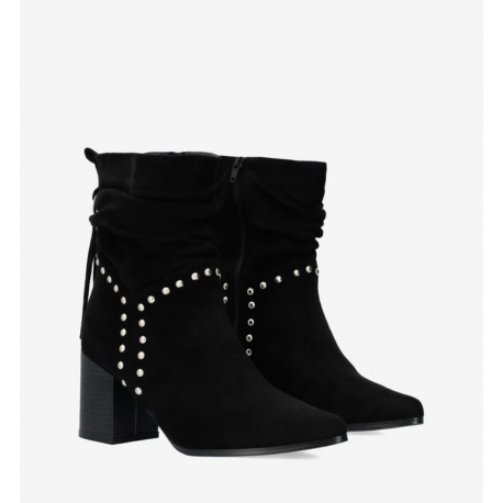 High cowboy boot in black faux suede. AM6002