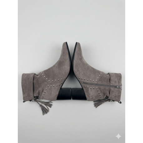 Hohe Cowboy-Stiefel aus grauem Kunstveloursleder. AM6002