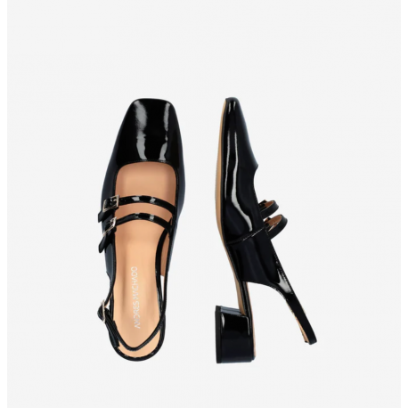 Black patent leather ballerina flats with heels. Ofelianegro
