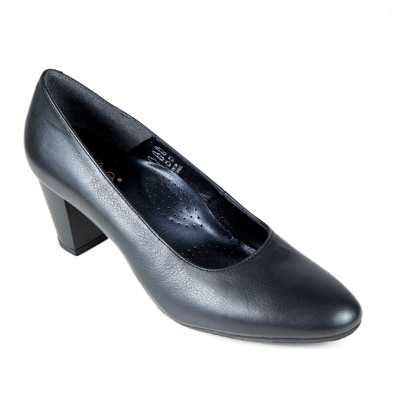 medium heel pumps